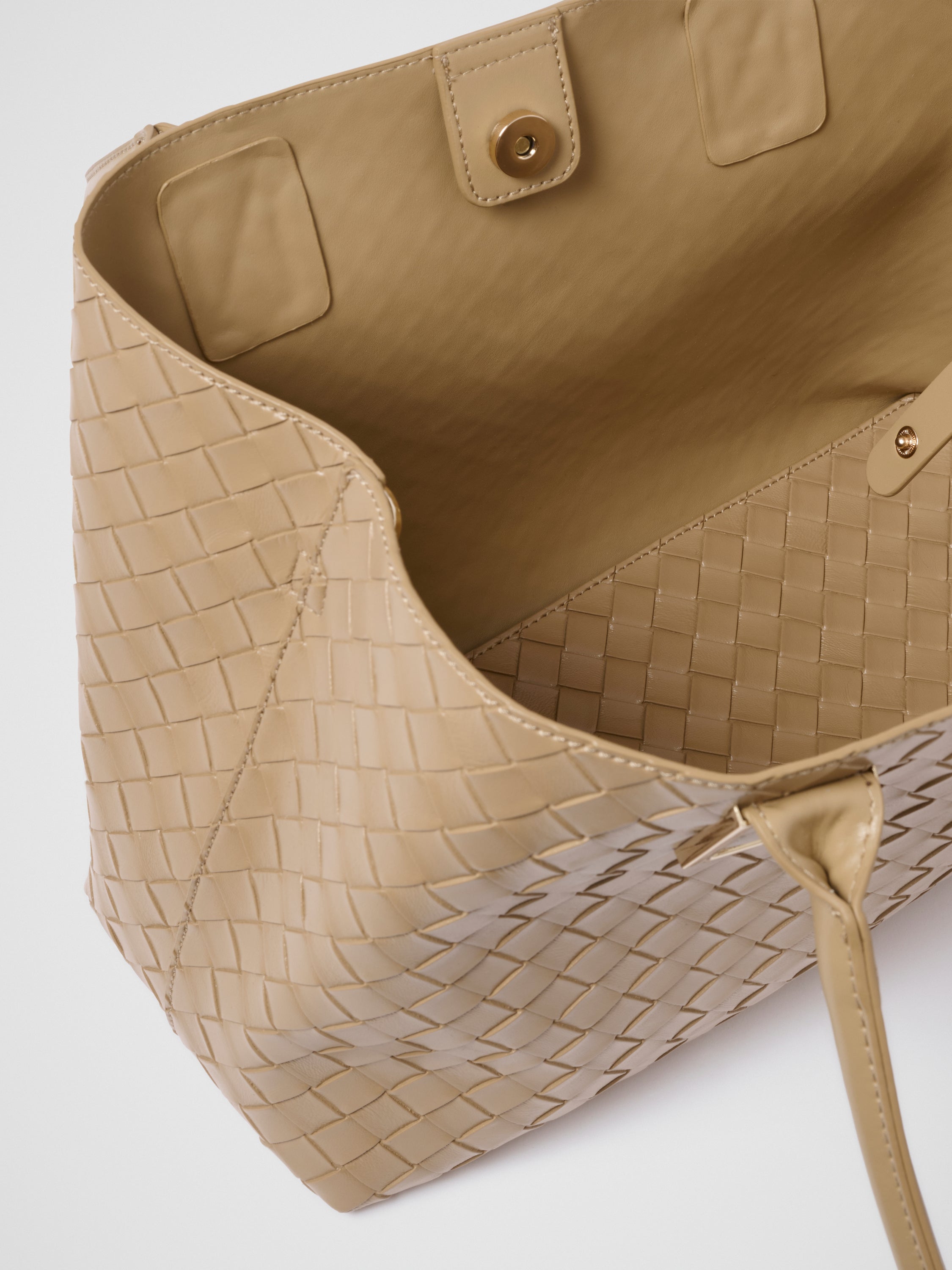 Ariana Weave Medium Tote