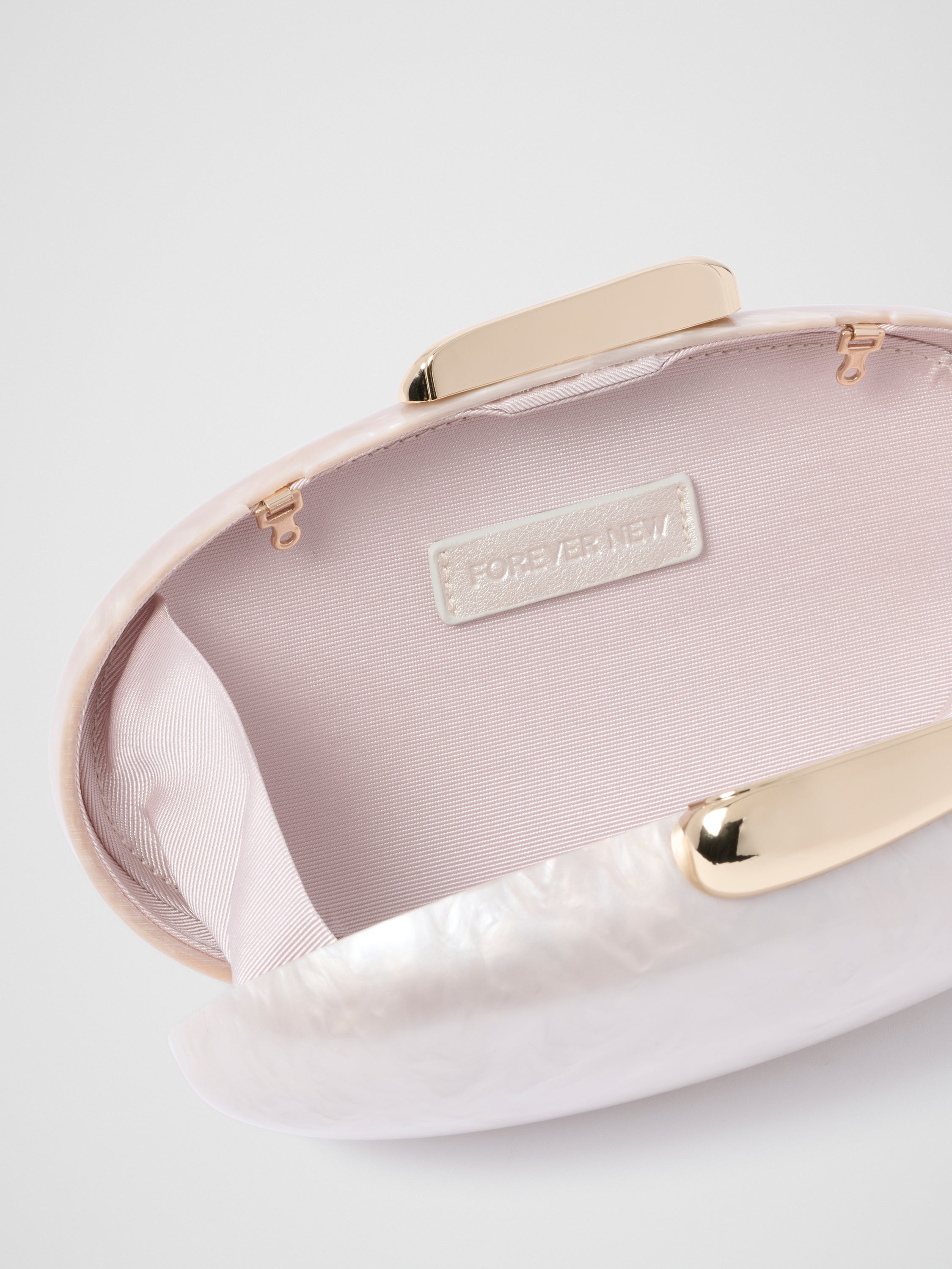 Patty Oval Pearl Hardcase