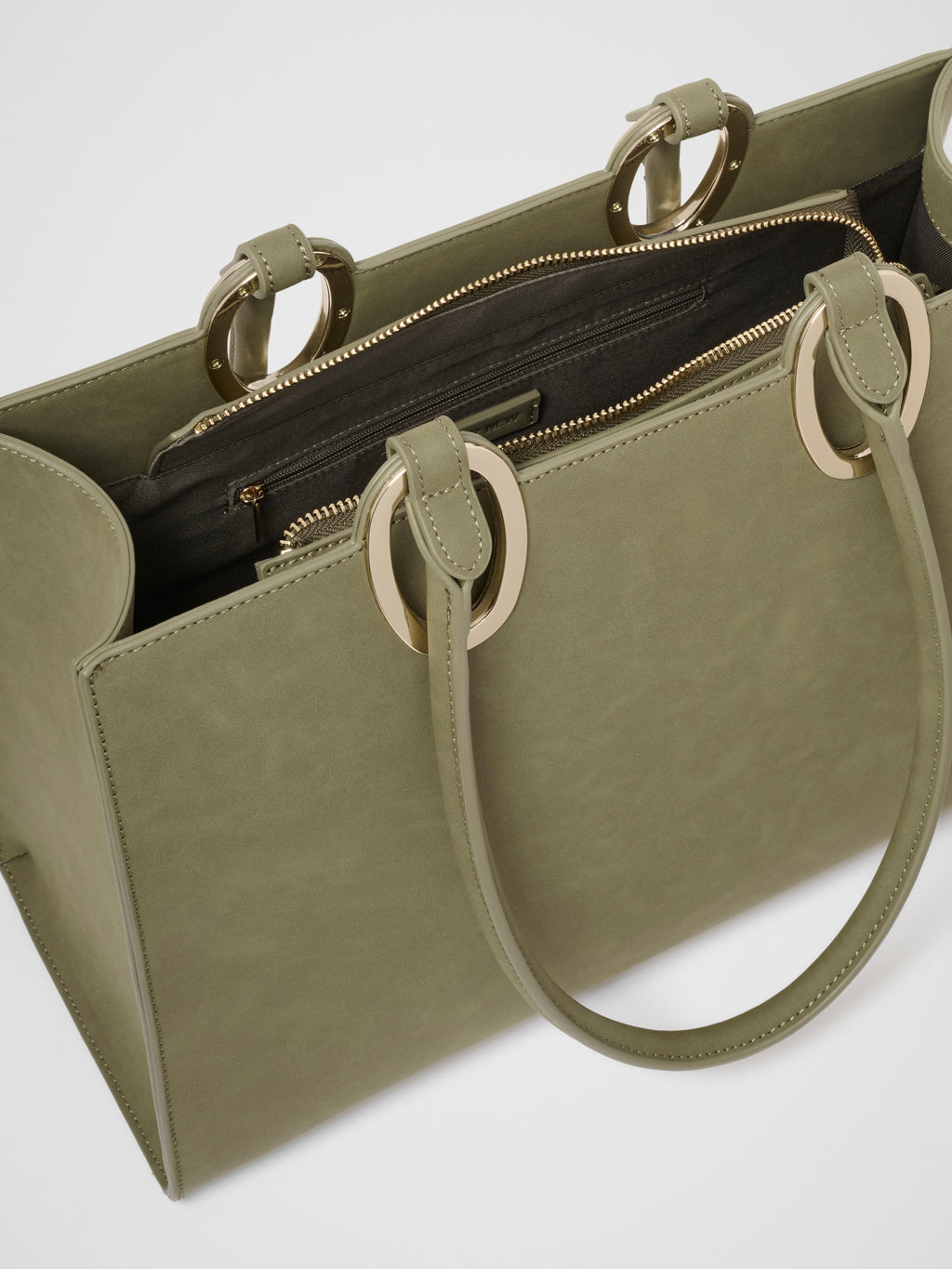 Sammi Oval Hardware Shoulder Tote
