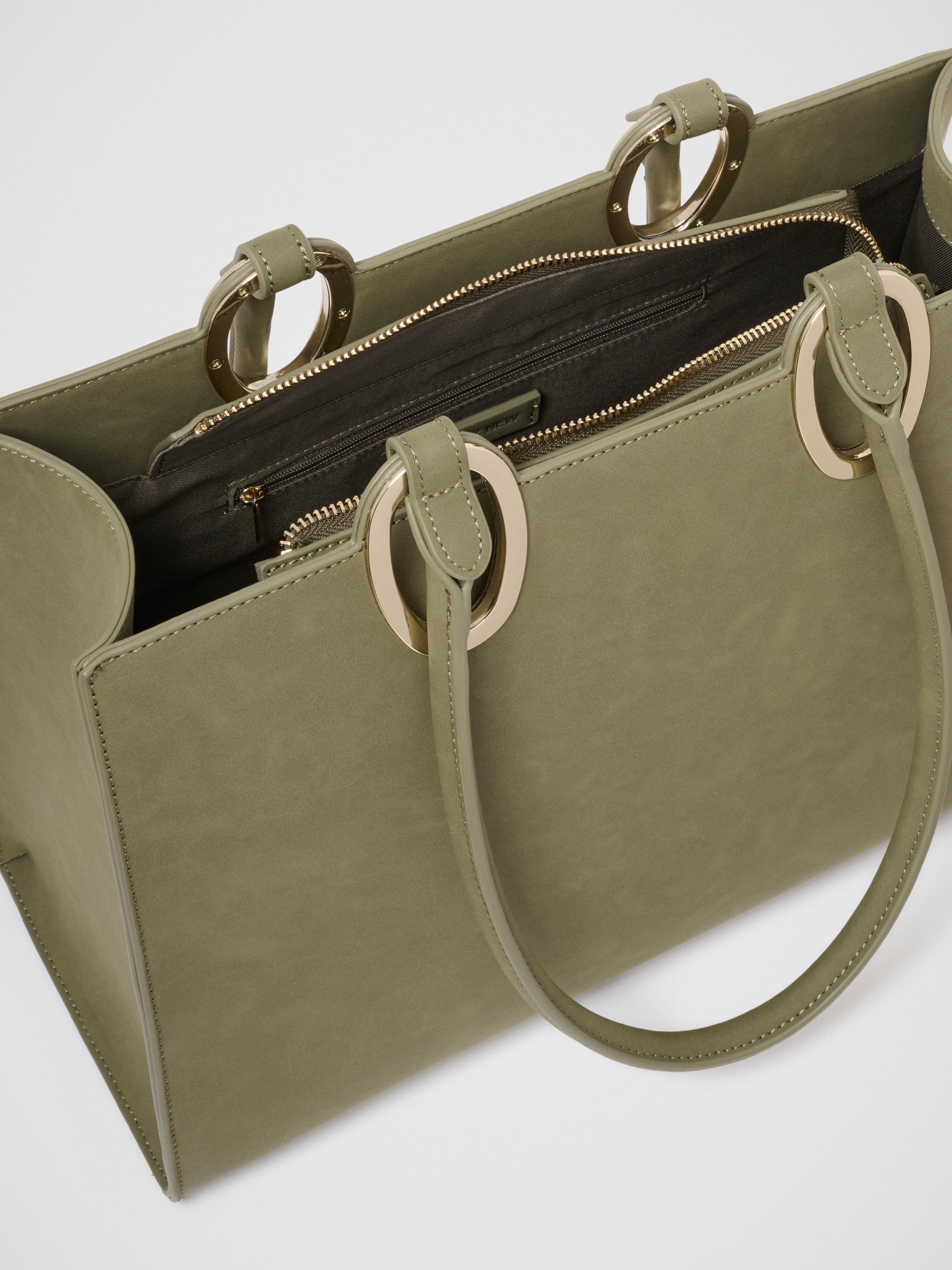 Sammi Oval Hardware Shoulder Tote