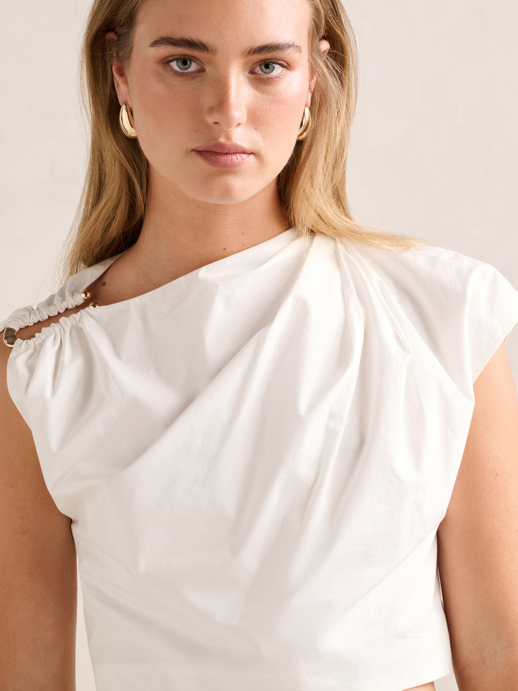 Dottie Draped Hardware Top