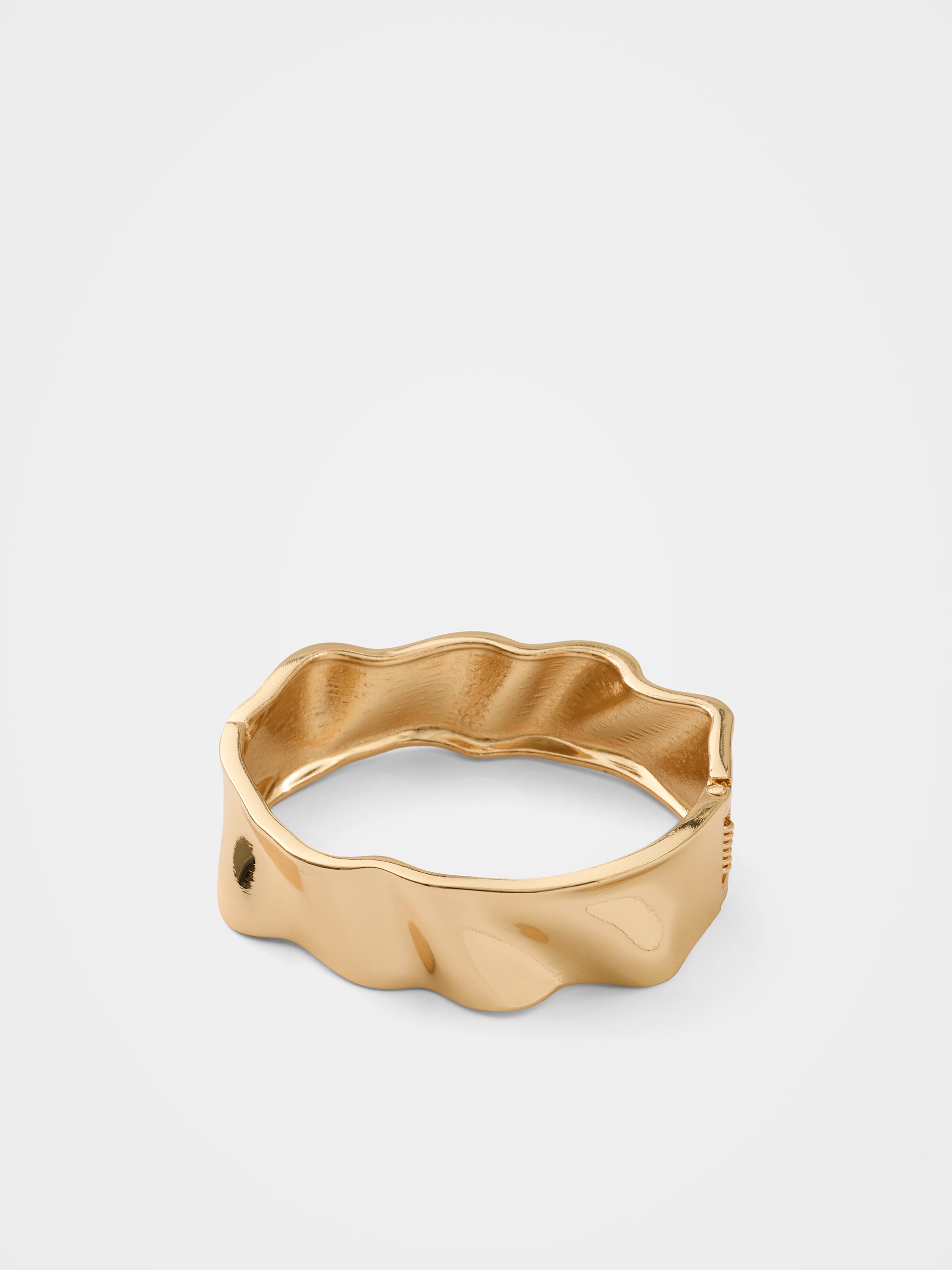 Signature Greta Wave Bangle