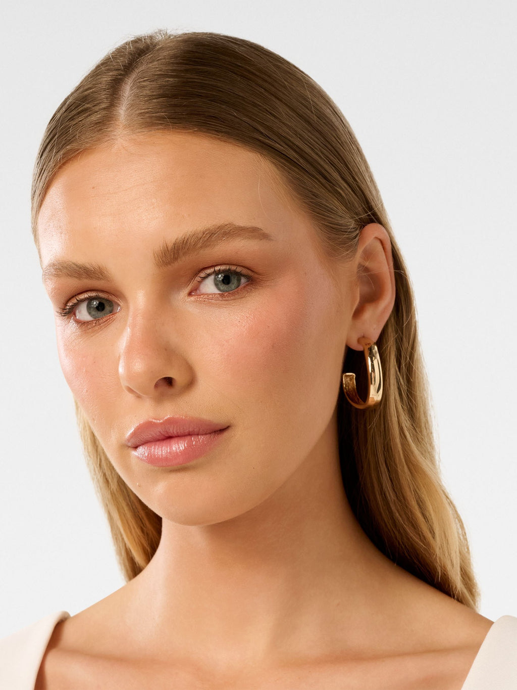  Signature Isabella Curve Stud
