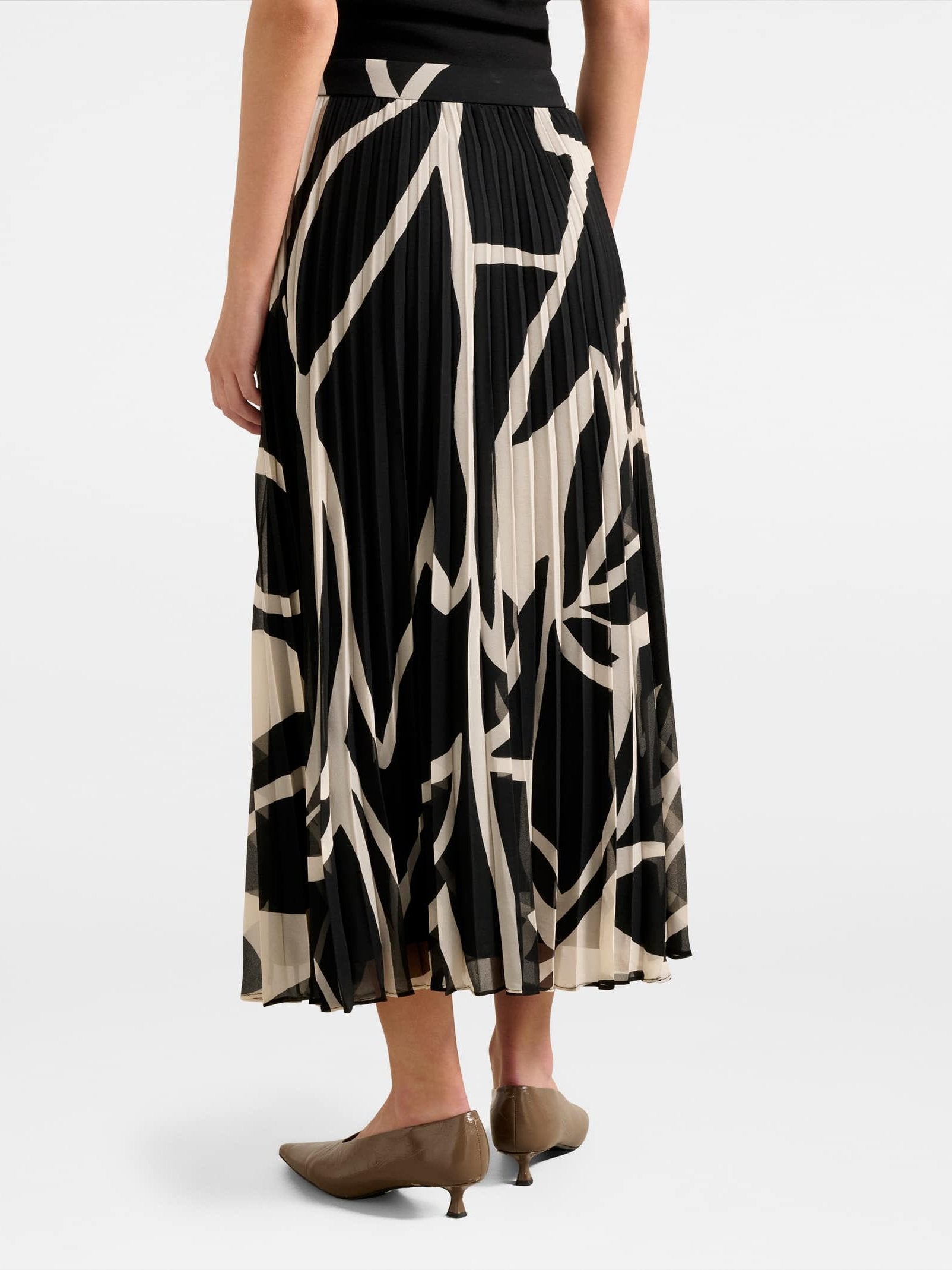  Elsie Belted Pleated Skirt