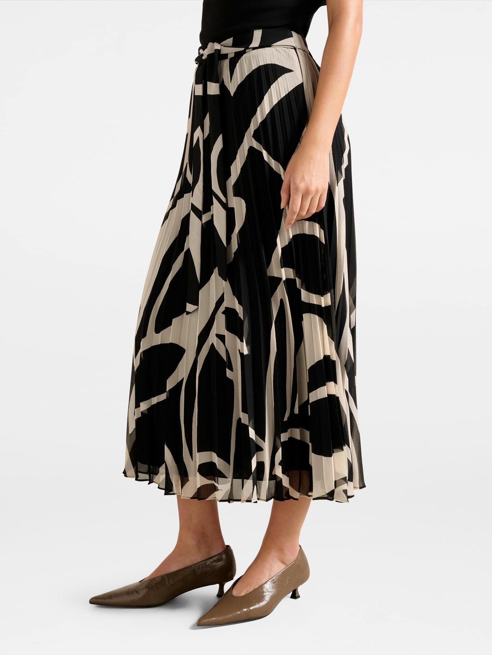  Elsie Belted Pleated Skirt